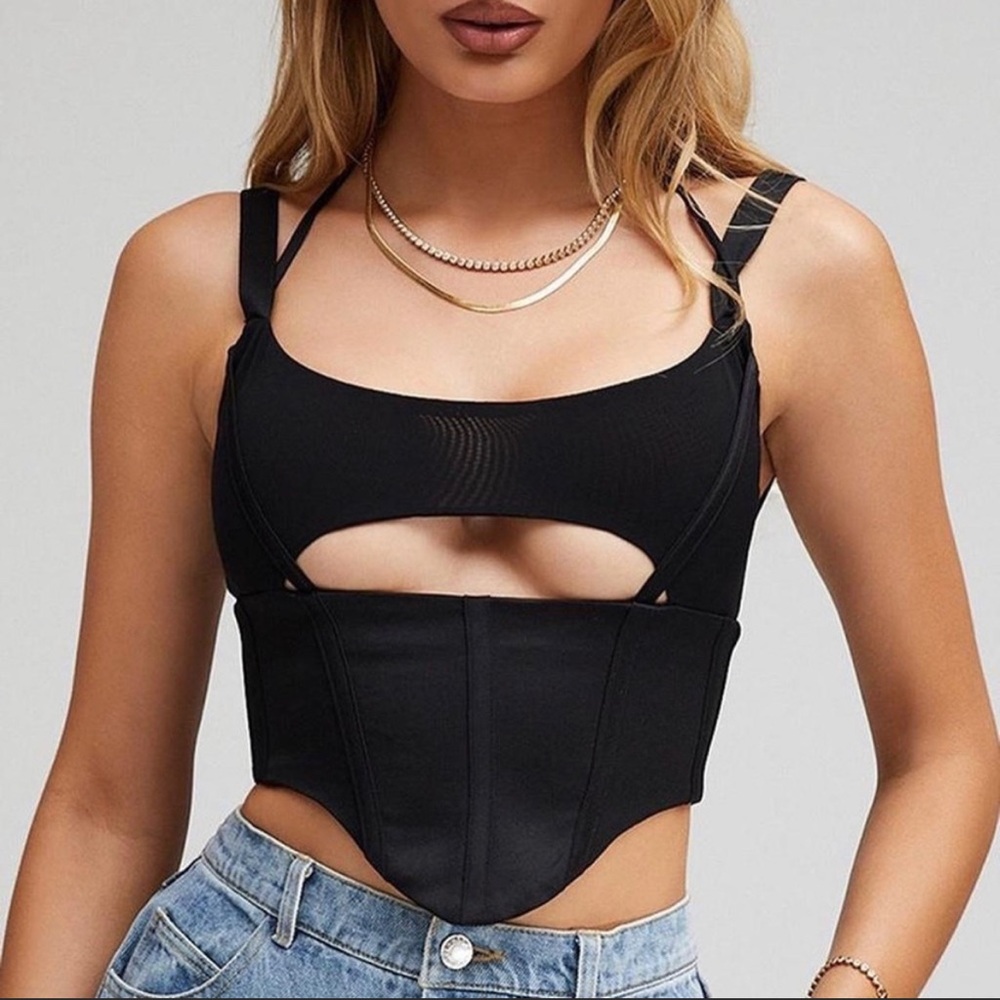 Mistress Rocks ‘Boldness’ Cut Out Corset